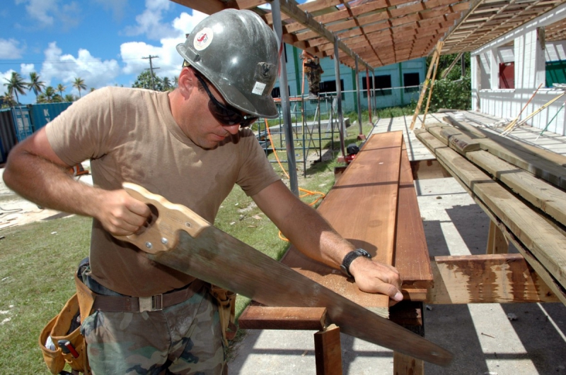 ebeniste-BARGEME-min_worker_construction_building_carpenter_male_job_build_helmet-893290